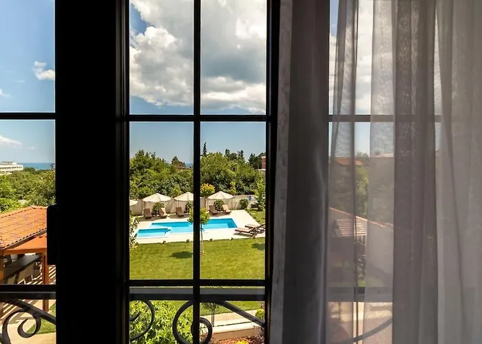 Willa Mediterra Warna