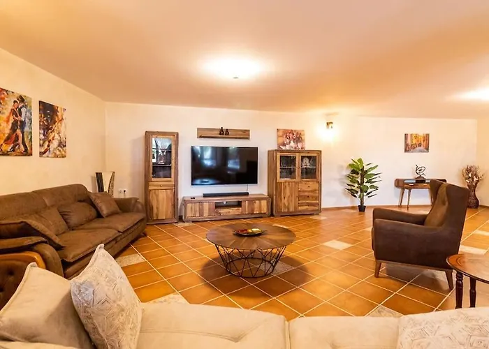 Willa Mediterra Warna